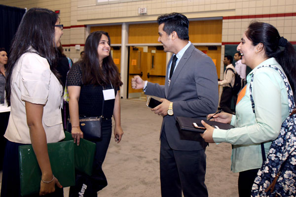 ut dallas undergraduate students talking at a career fair